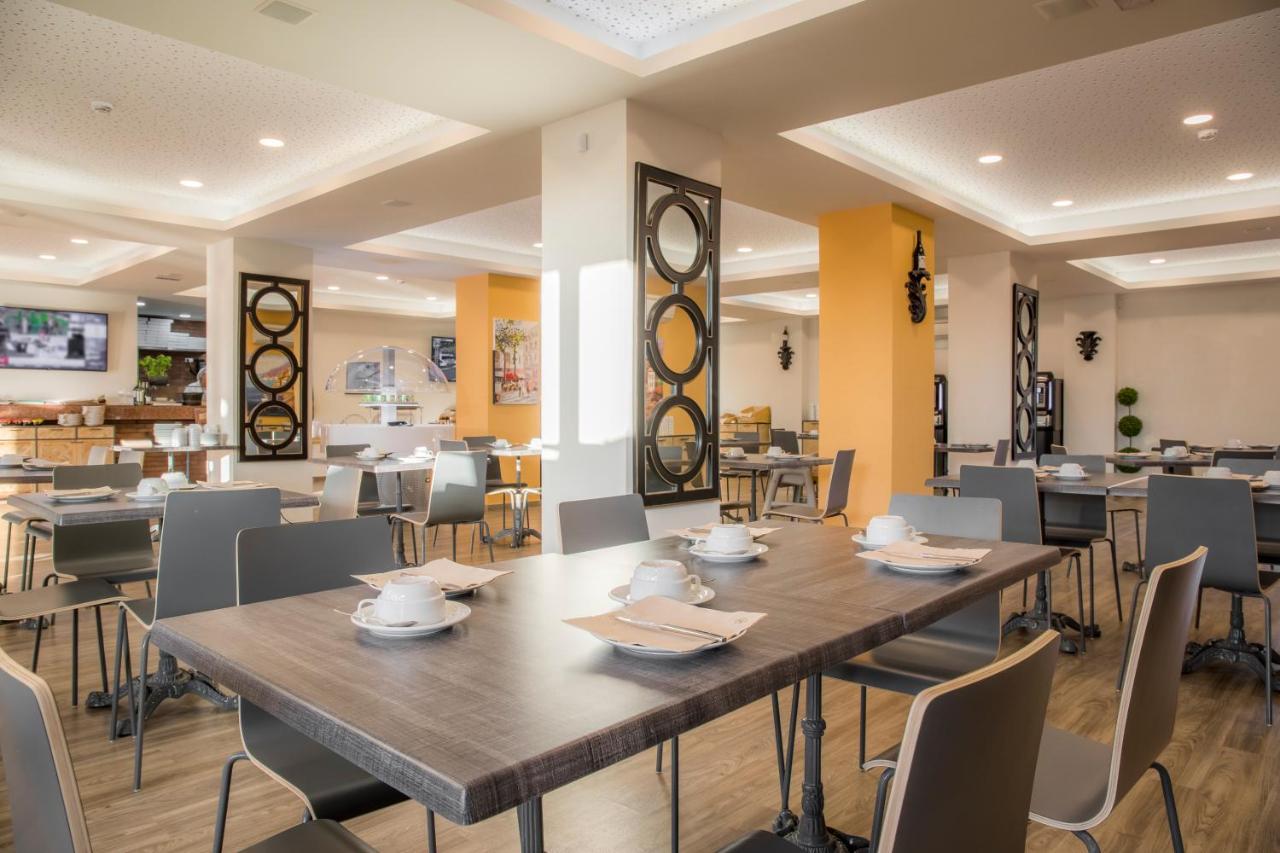منتجع بوافيستا جولف آند سبا لاغوس المظهر الخارجي الصورة The dining room at the hotel