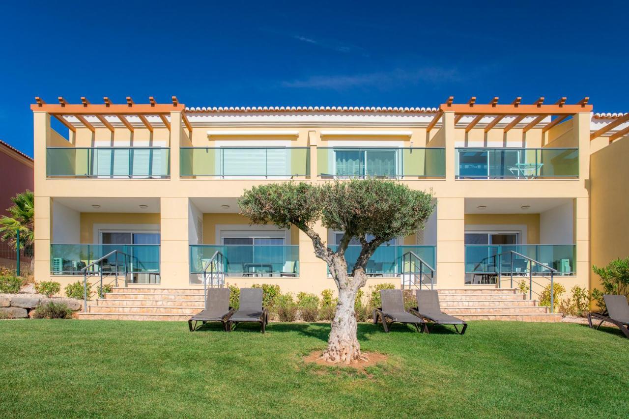 منتجع بوافيستا جولف آند سبا لاغوس المظهر الخارجي الصورة A typical hotel in the resort