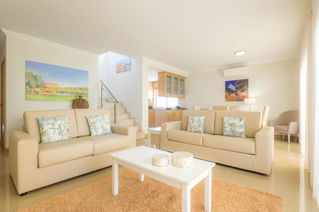 منتجع بوافيستا جولف آند سبا لاغوس المظهر الخارجي الصورة A living room