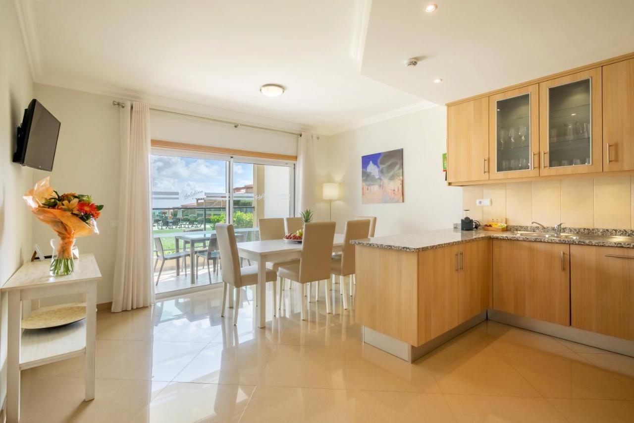 منتجع بوافيستا جولف آند سبا لاغوس المظهر الخارجي الصورة A modern kitchen