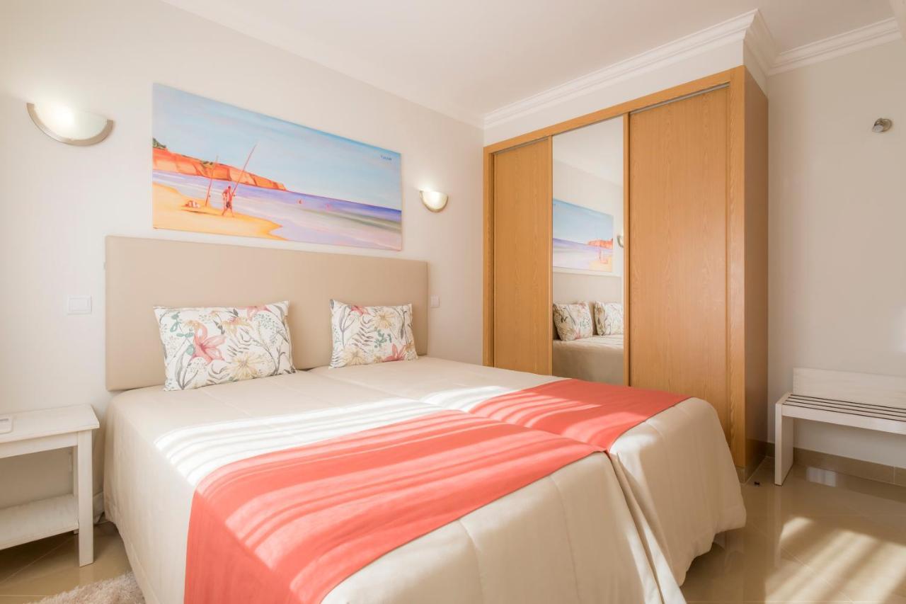 منتجع بوافيستا جولف آند سبا لاغوس المظهر الخارجي الصورة A bedroom at the hotel