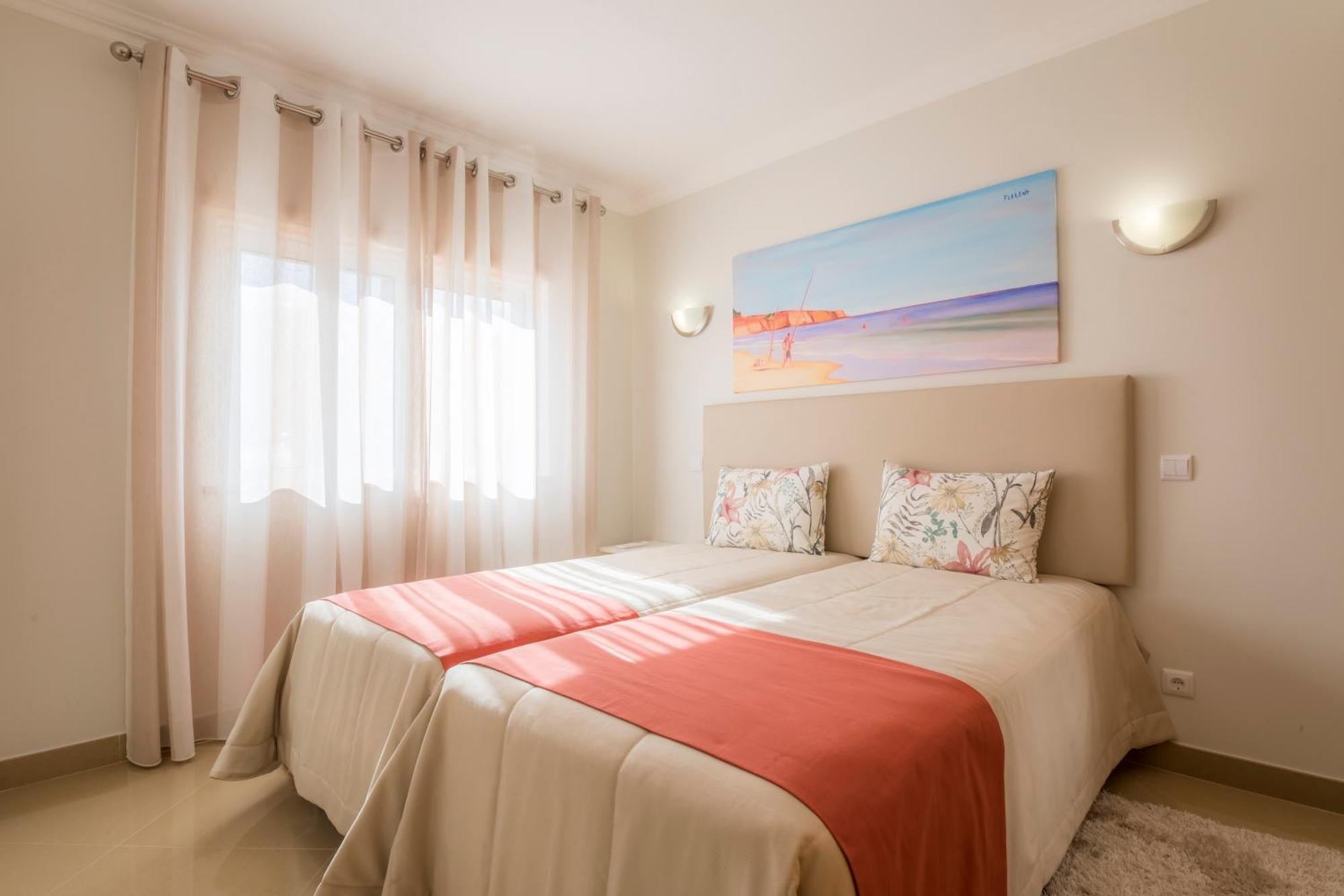 منتجع بوافيستا جولف آند سبا لاغوس الغرفة الصورة A bedroom at the hotel