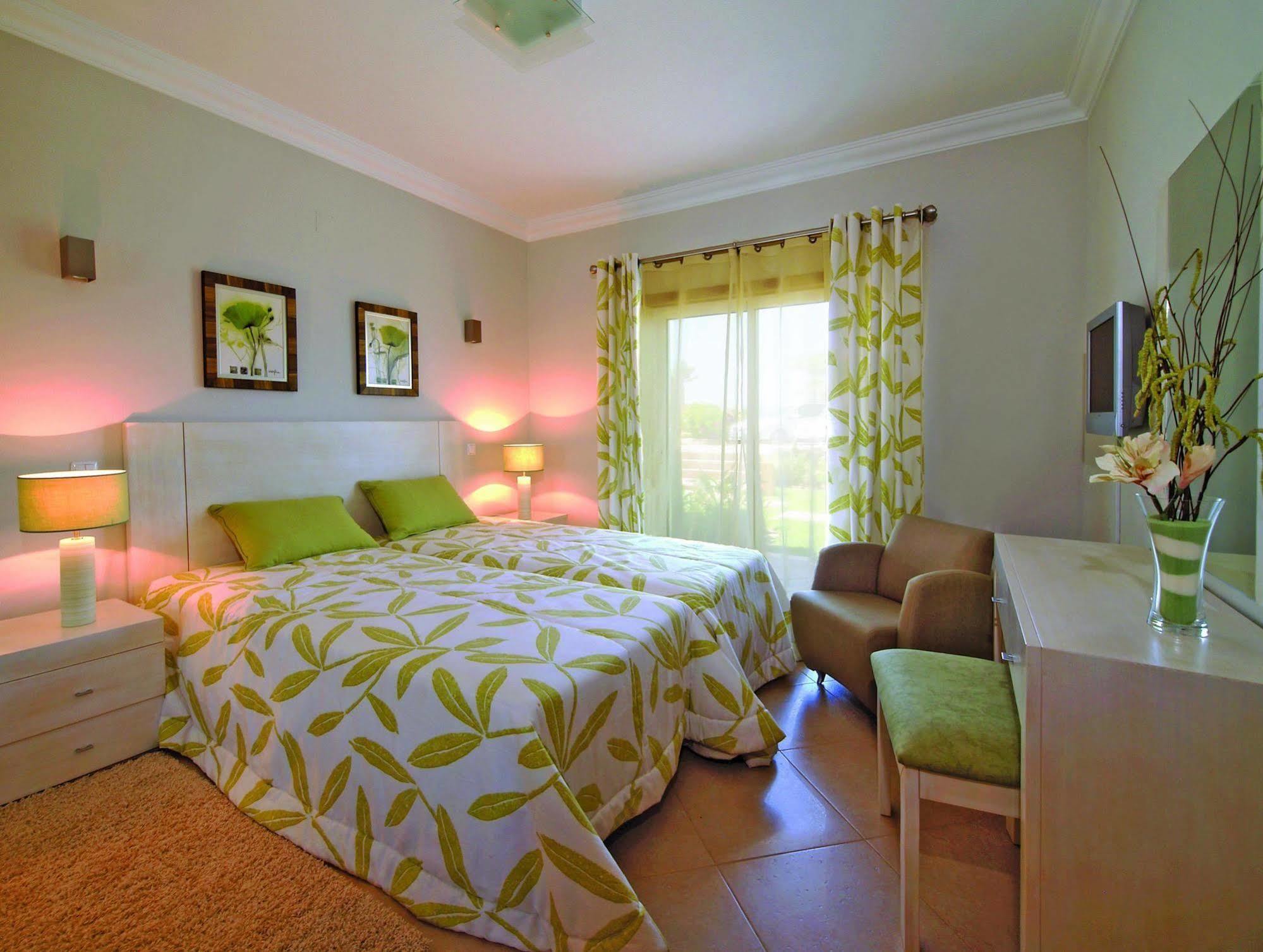 منتجع بوافيستا جولف آند سبا لاغوس المظهر الخارجي الصورة A bedroom