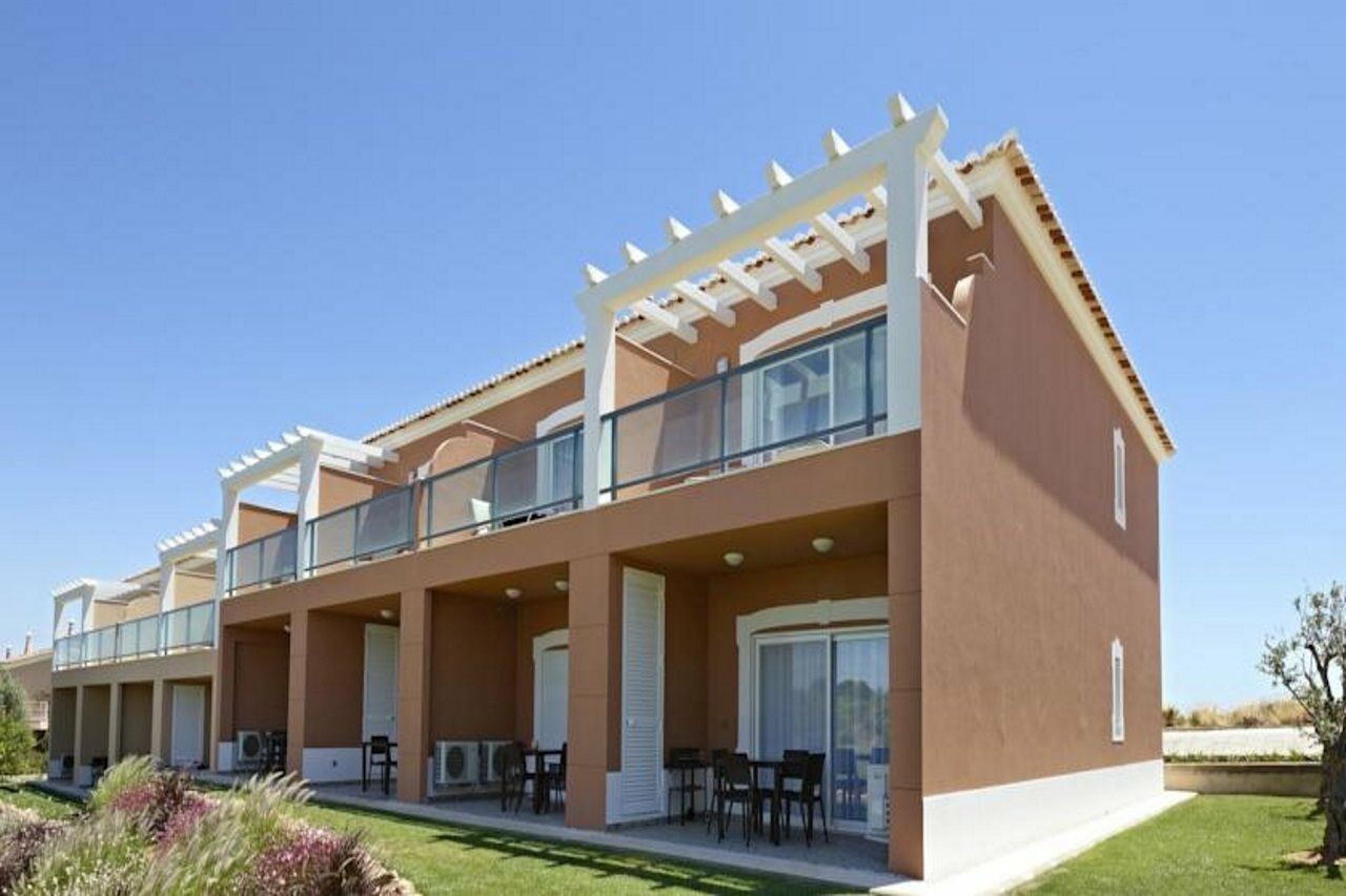 منتجع بوافيستا جولف آند سبا لاغوس المظهر الخارجي الصورة A typical apartment in the complex
